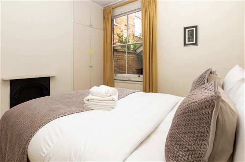 Photo 3 - Modern & Beautifully-lit 1 Bedroom Flat, Sheperd's Bush