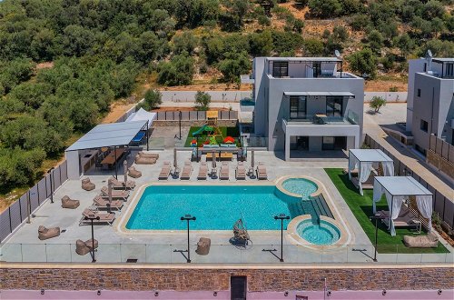 Foto 2 - Luxurious Villa Micha - With 150m Pool
