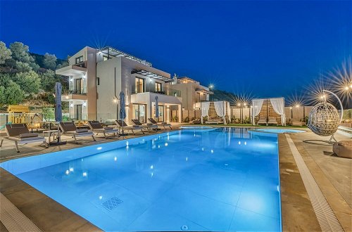 Photo 12 - Luxurious Villa Micha - With 150m Pool