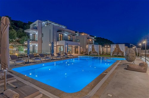 Foto 19 - Luxurious Villa Micha - With 150m Pool