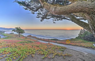 Photo 3 - Cliffside Pacifica Hideaway: Unbeatable View