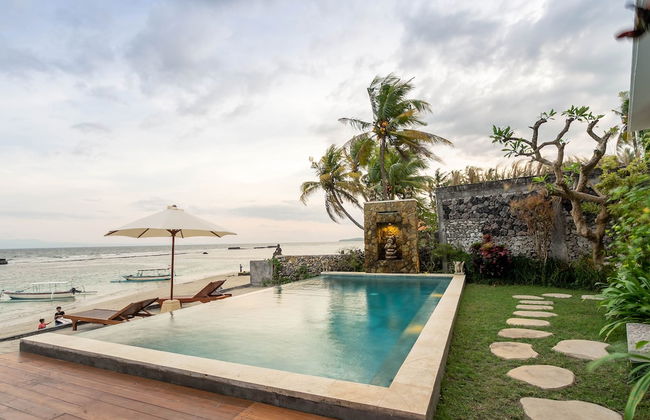 Utama Villas Beach Front Candidasa - Foto 1