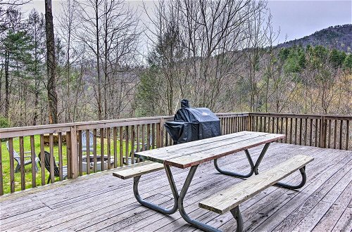 Foto 12 - Charming Marion Cabin: Fire Pit & Mtn Views