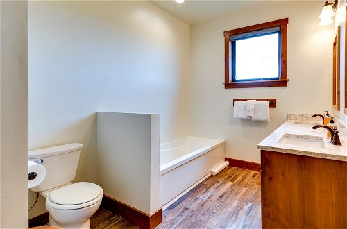 Photo 32 - Sleek Red Lodge Home Rental w/ Private Hot Tub