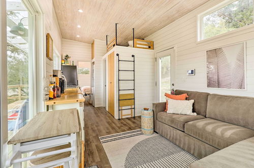 Foto 9 - Updated Texas Tiny Home Rental on Lake Travis