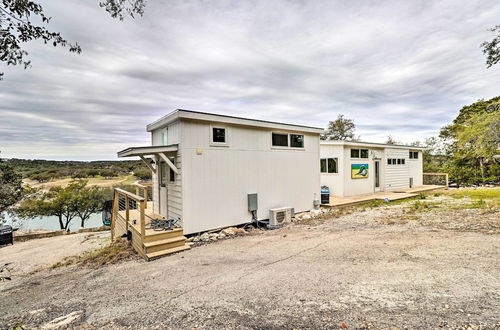 Foto 28 - Updated Texas Tiny Home Rental on Lake Travis