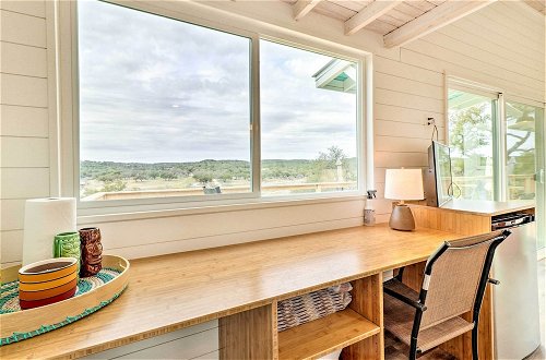 Foto 2 - Updated Texas Tiny Home Rental on Lake Travis