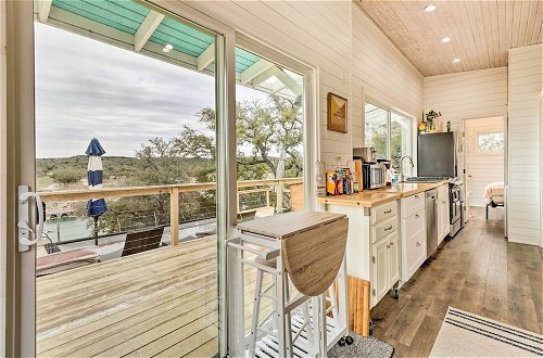 Foto 21 - Updated Texas Tiny Home Rental on Lake Travis