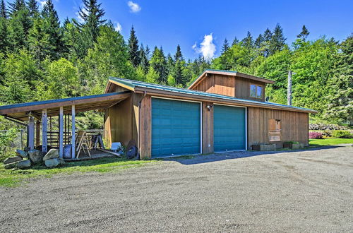 Foto 12 - Picturesque Port Angeles Cabin w/ Fire Pit