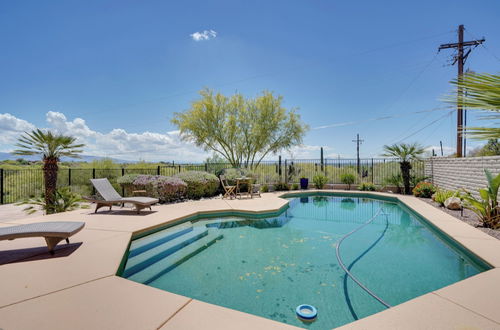 Foto 3 - Updated Tucson Home w/ Panoramic Mtn Views & Pool