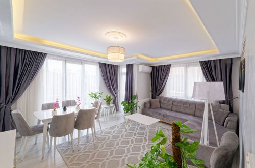 Photo 2 - Stunning Gorgeous 2 BR near Golden Horn