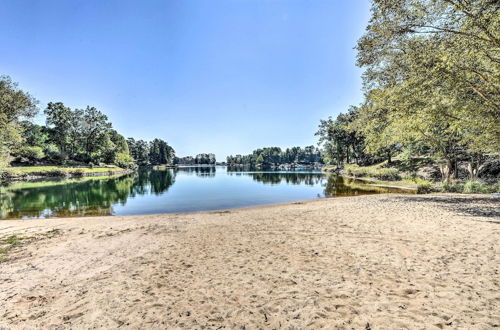 Foto 7 - Lake Keowee Condo w/ Views + Pools + Marina