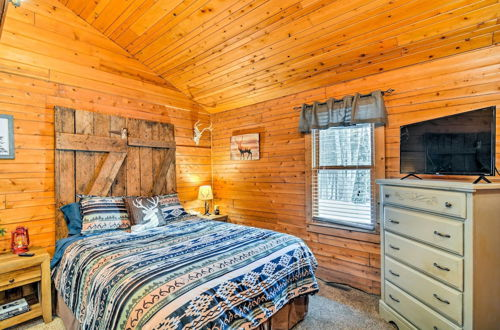 Foto 25 - Cozy Manistique Cabin w/ Deck, Grill & Fire Pit