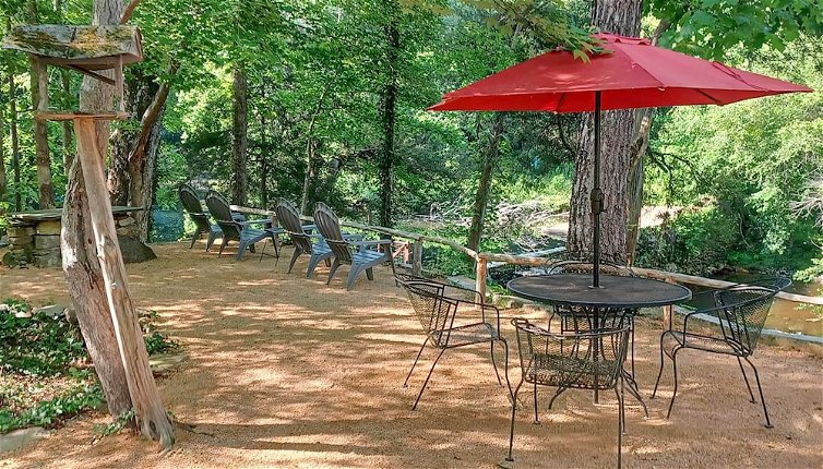 Foto 1 - Warm + Peaceful Home w/ Fire Pit on Haw River