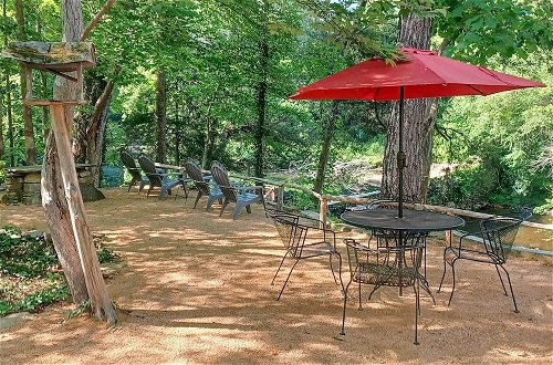 Foto 1 - Warm + Peaceful Home w/ Fire Pit on Haw River