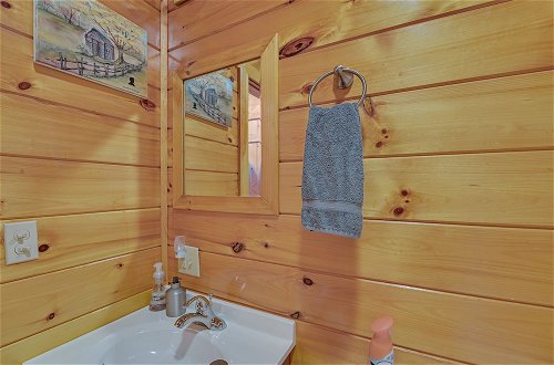 Foto 15 - Pet-friendly Cabin w/ Hot Tub in Daniel Boone NF