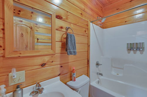 Foto 22 - Pet-friendly Cabin w/ Hot Tub in Daniel Boone NF