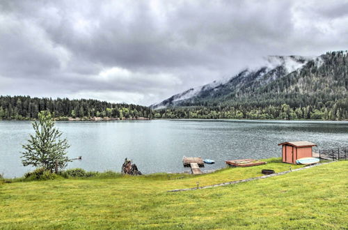 Foto 25 - Lakefront Cabin w/ Stunning Mountain Views & Dock