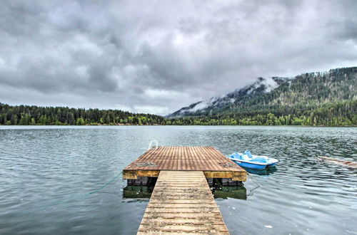 Photo 27 - Lakefront Cabin w/ Stunning Mountain Views & Dock