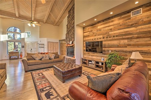 Foto 21 - 1-acre Oasis: Cabin w/ Game Room + Fire Pit