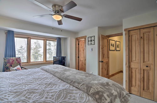 Photo 10 - Cozy Mountain Getaway w/ Ski Shuttle Access