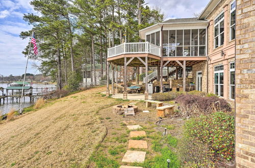 Foto 39 - Lakefront House w/ Game Room, Deck & Views