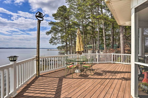 Foto 11 - Lakefront House w/ Game Room, Deck & Views