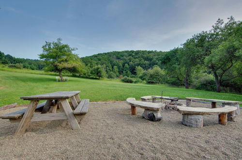 Foto 34 - The Olde Homestead w/ Fire Pit & Mountain Views