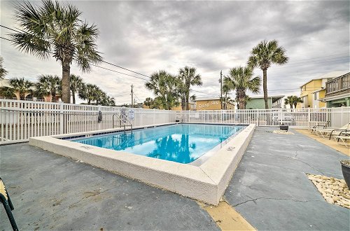 Foto 7 - Beachfront Studio: Pool, Patio & Deck Access