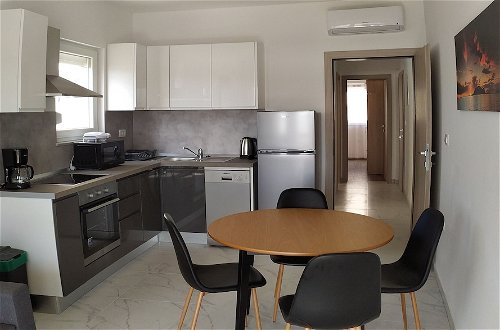 Photo 12 - Charming 2-bed Apartment in Okrug Gornji