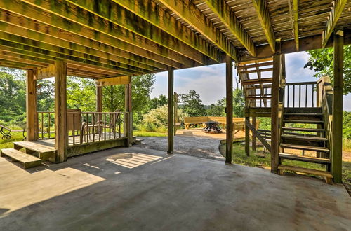 Foto 2 - Rustic Lamar Cabin w/ Deck & Private Hot Tub