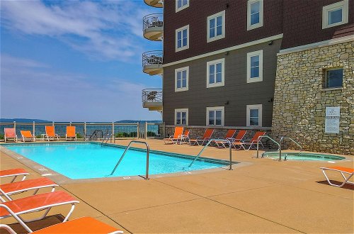 Foto 31 - Beachfront Traverse City Resort Condo w/ Pool