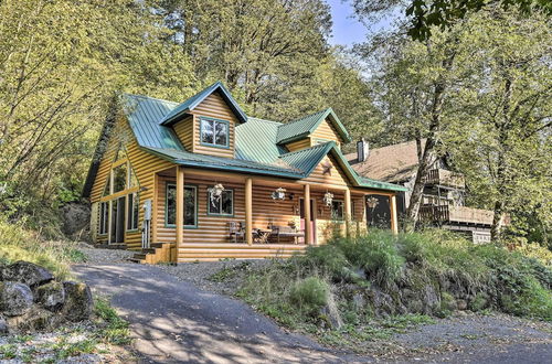 Photo 17 - Cozy Rhododendron Cabin: Hike & Ski Nearby