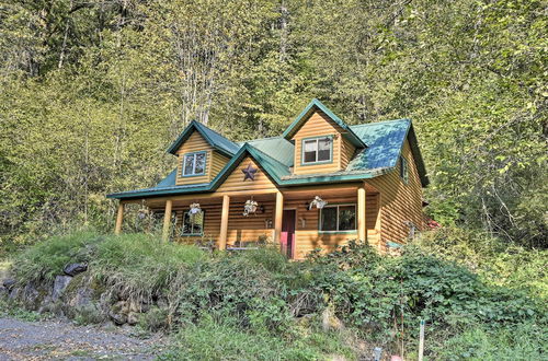 Photo 4 - Cozy Rhododendron Cabin: Hike & Ski Nearby