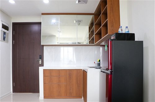 Photo 13 - Homey And Comfort Living 2Br At Daan Mogot City Apartment