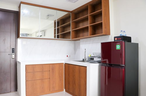 Photo 11 - Homey And Comfort Living 2Br At Daan Mogot City Apartment