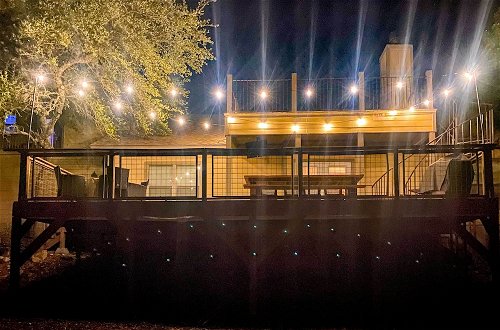 Foto 4 - Luxe Canyon Home: Decks, Hot Tub + Lake Views