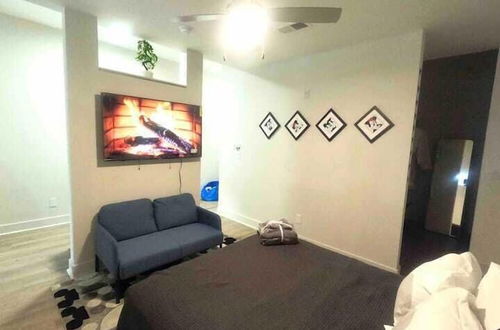 Photo 18 - Mickey Magical 1BR Soft-Loft Deep Ellum