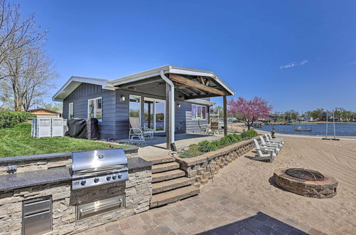 Photo 37 - Lakefront Bellevue Home: Private Beach & Fire Pit