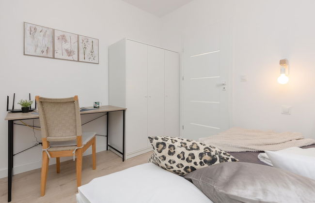 Piaseczno Modern Apartment by Renters - Photo 10