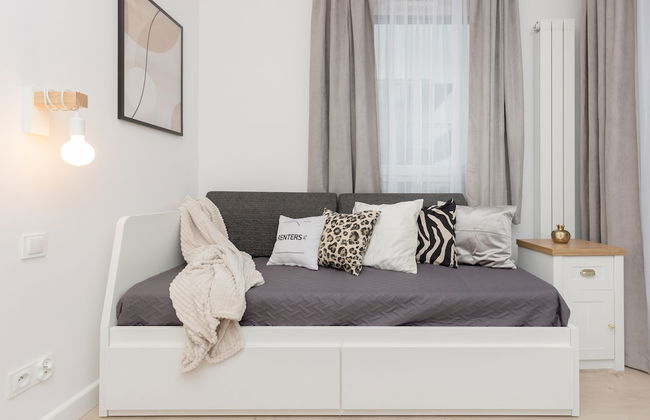 Piaseczno Modern Apartment by Renters - Photo 9