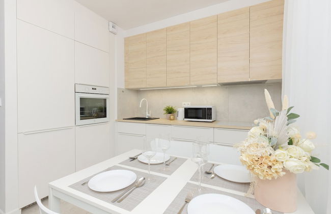 Piaseczno Modern Apartment by Renters - Photo 6