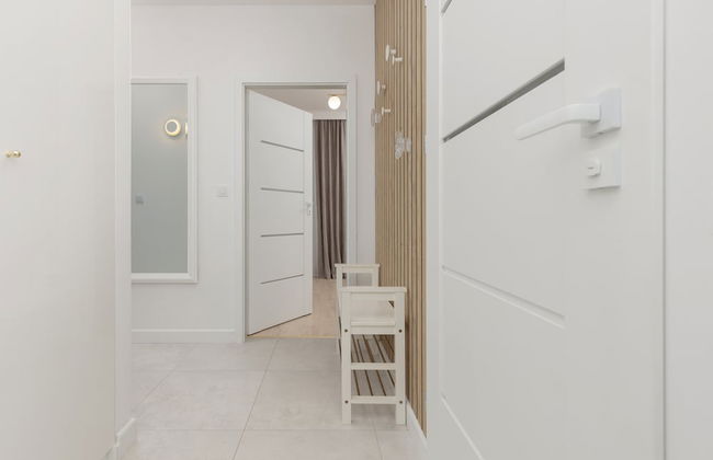 Piaseczno Modern Apartment by Renters - Photo 4