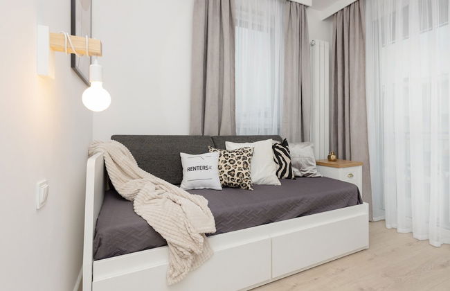 Piaseczno Modern Apartment by Renters - Photo 2