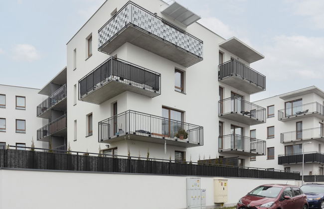 Piaseczno Modern Apartment by Renters - Photo 18