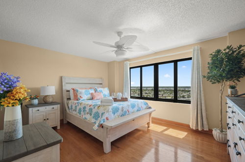 Photo 4 - Oceanfront Penthouse #11b