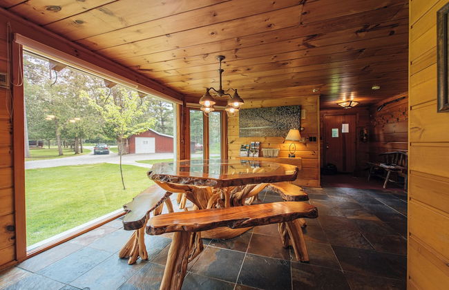 Grayling Gem Royal Stag Lodge - Photo 16