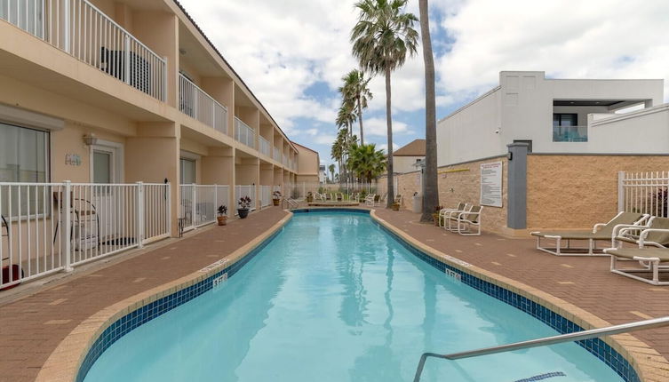 Foto 1 - 2-story Condo Next to Beach w/ Ocean Views