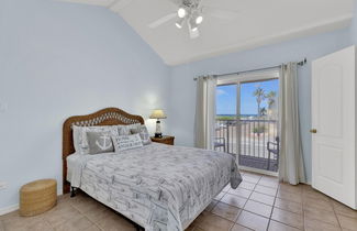 Foto 3 - 2-story Condo Next to Beach w/ Ocean Views