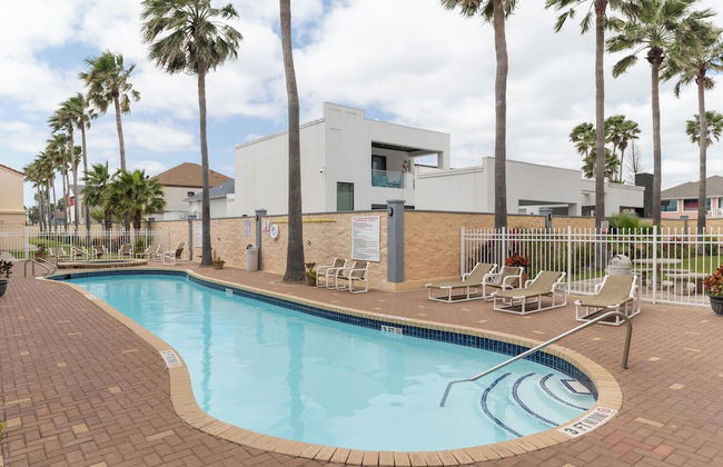 2-story Condo Next to Beach w/ Ocean Views! - Foto 34